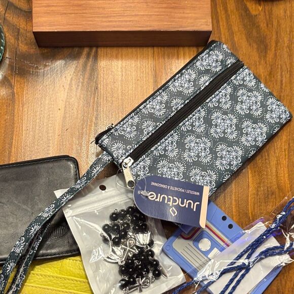 Yellow Leather Card Holder and Accessories - Picture 12 of 16